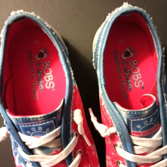 Bob's by Skechers tie dye sneaker size 6 women's - Picture 4 of 4